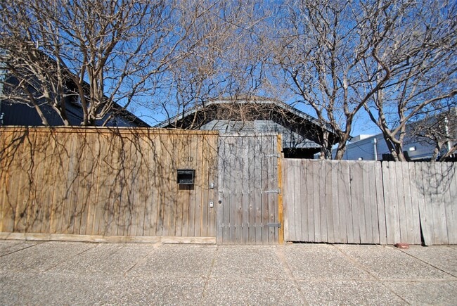 Building Photo - 1110 Missouri St