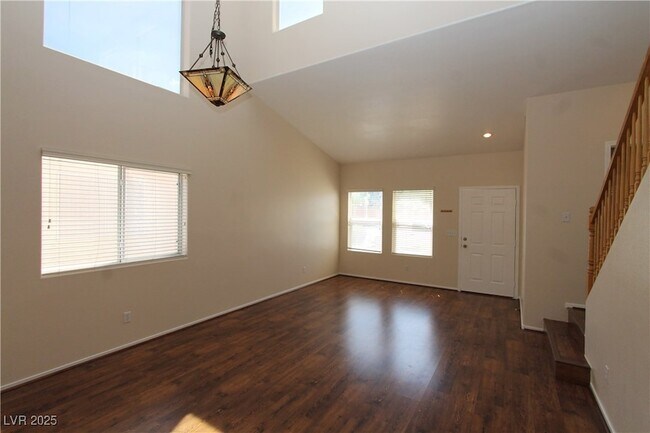 Building Photo - 2586 Highland Cliff Dr