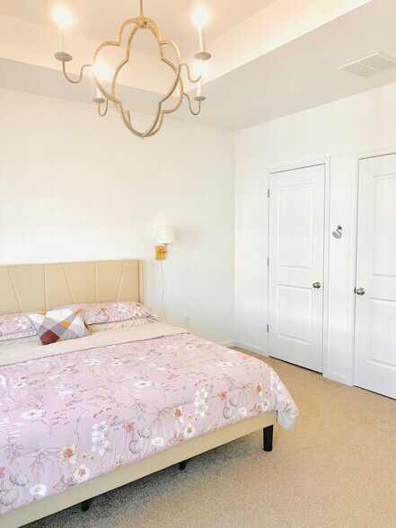 Building Photo - 33 Parkside Ln