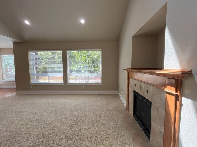Building Photo - Bright & Airy Home with Granite Kitchen, V...