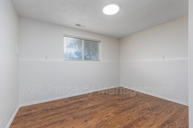 Building Photo - 905 W 33rd Ave