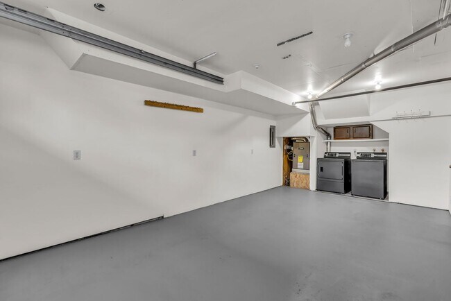 Building Photo - 2320 Calumet Cir