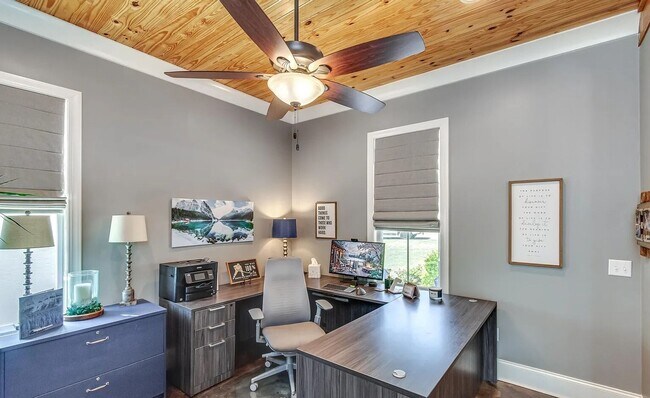 Building Photo - 150 Pine Ridge Cir