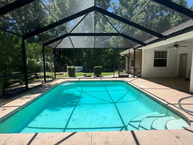 Building Photo - Beautiful 5 bed 3 bath POOL Home For Lease!