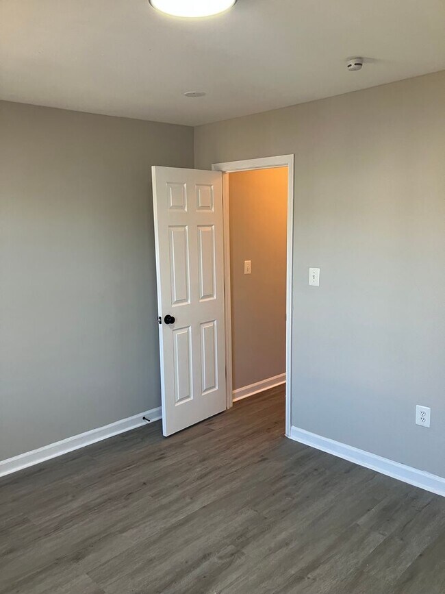 Building Photo - Spacious 3 Bedroom Home Near Johns Hopkins