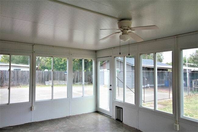 Building Photo - 3715 Lenwood Dr