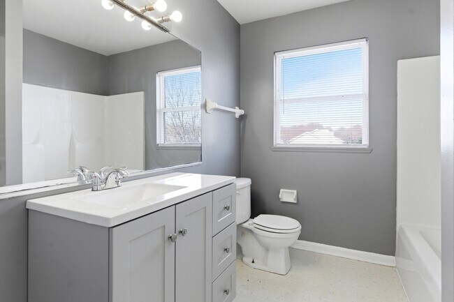 Building Photo - 1824 Country Hills Dr