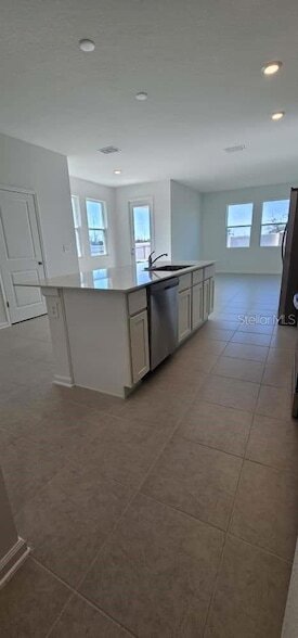 Building Photo - 548 Hart Ln