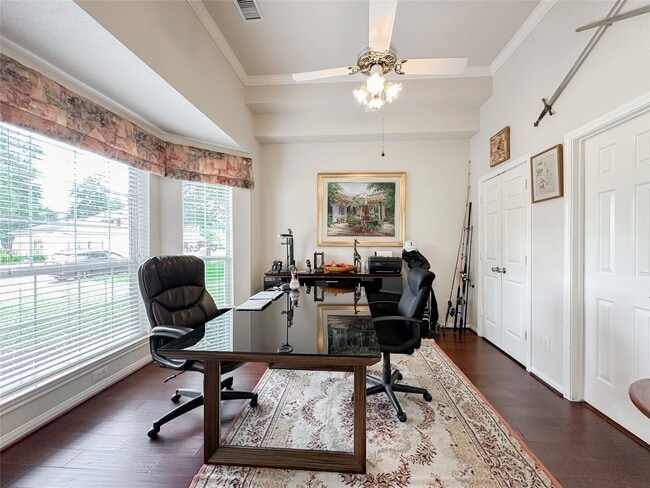 Building Photo - 9402 Brentwood Lakes Cir