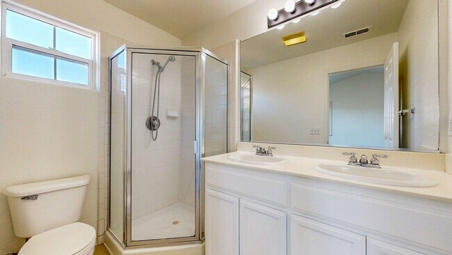 Building Photo - Beautiful 3 Bedroom 2.5 Bath Single Family...