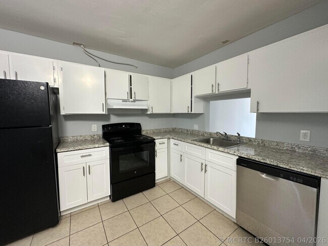 Building Photo - 4819 Arjaro Dr
