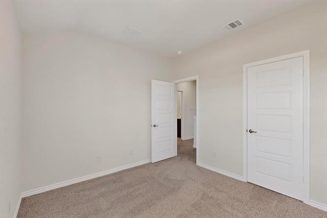 Building Photo - 740 Thorn Crk Dr