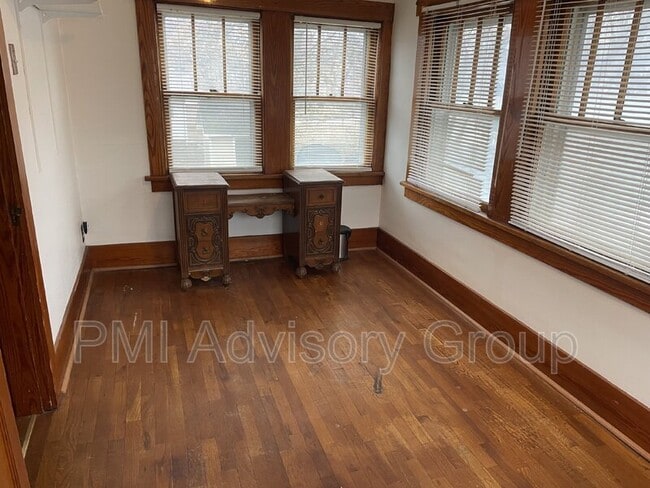 Building Photo - 1267 SW Plass Ave