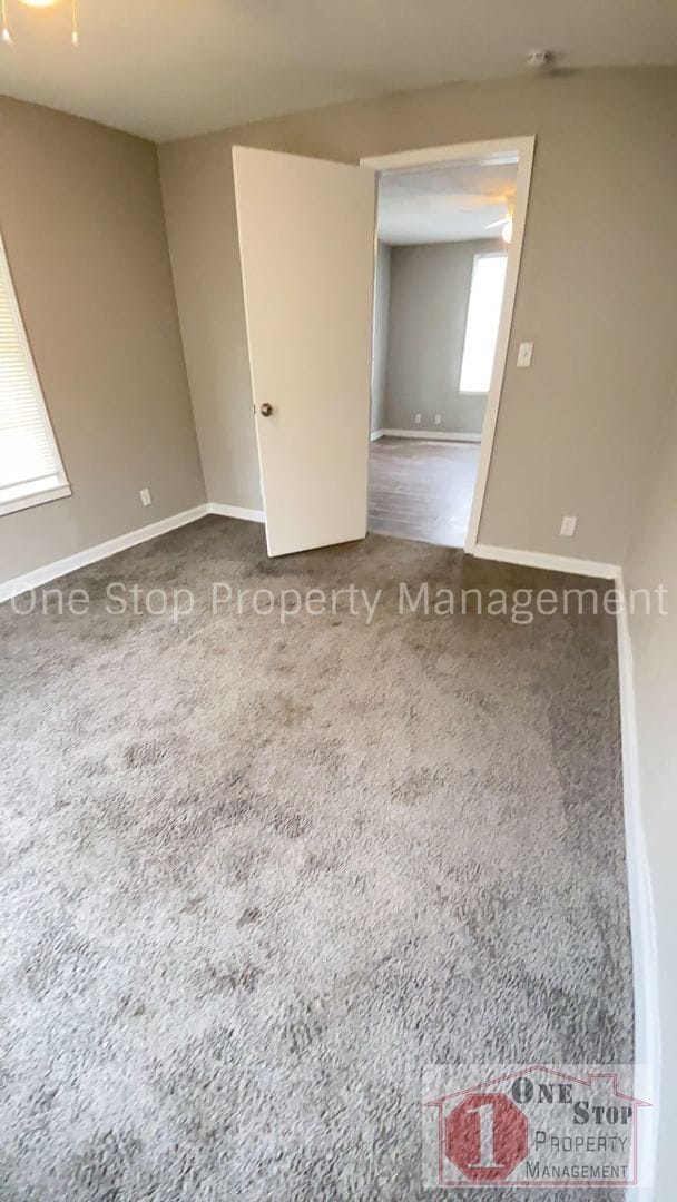Building Photo - 2 Bedroom 1 Bathroom home in Kansas City!