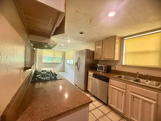 Building Photo - 3602 Brier Gardens Dr