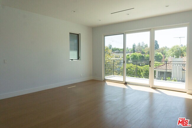 Building Photo - 10360 Ilona Ave
