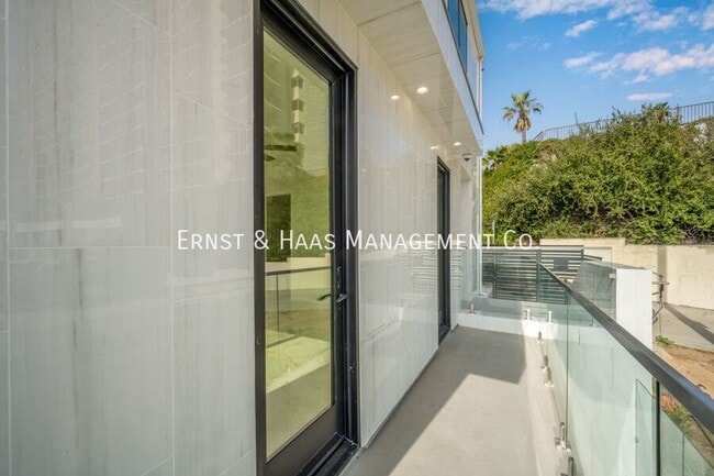 Building Photo - 1724 Bluff Pl