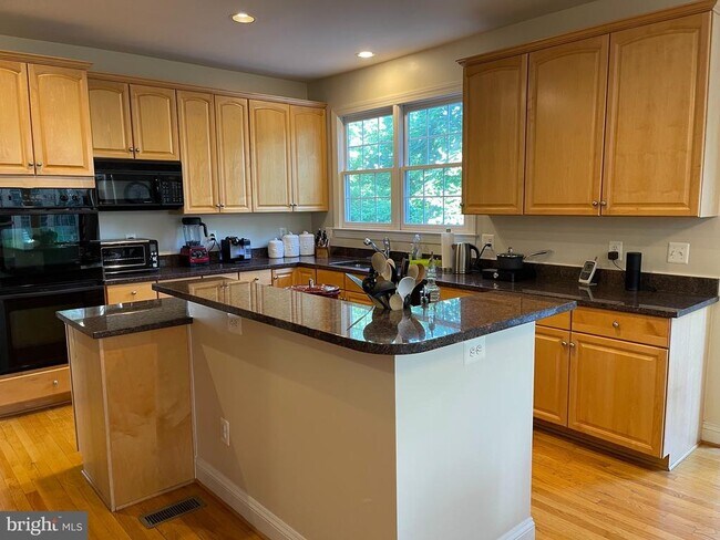 Building Photo - 6915 Bonheim Ct