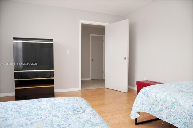 Building Photo - 722 SE Thanksgiving Ave