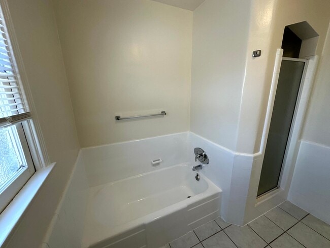 Building Photo - MOVE-IN SPECIAL!  $600 off the first year'...