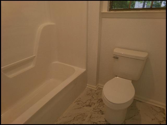 Building Photo - 606 E 21st St