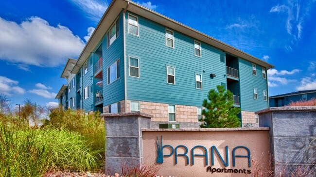 Building Photo - 550 Viridian Dr