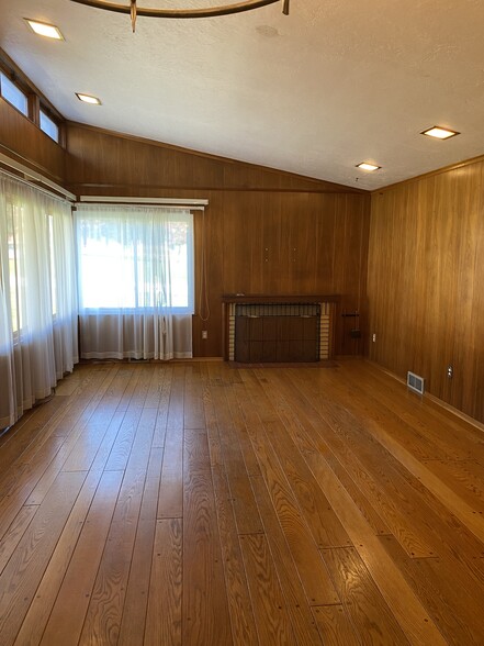 Building Photo - 1210 Morris St