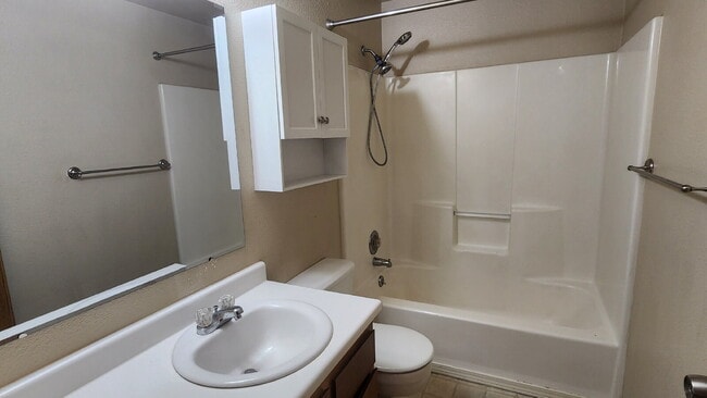 Building Photo - "Charming 2-Bedroom Retreat with modern co...