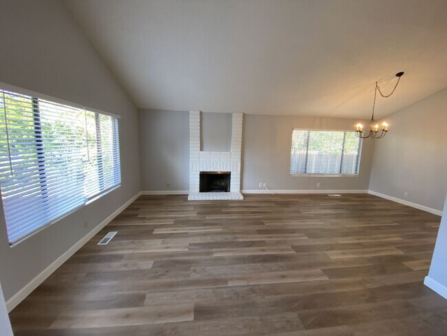 Building Photo - ALMADEN VALLEY - Spacious single story home with fenced yard, great location