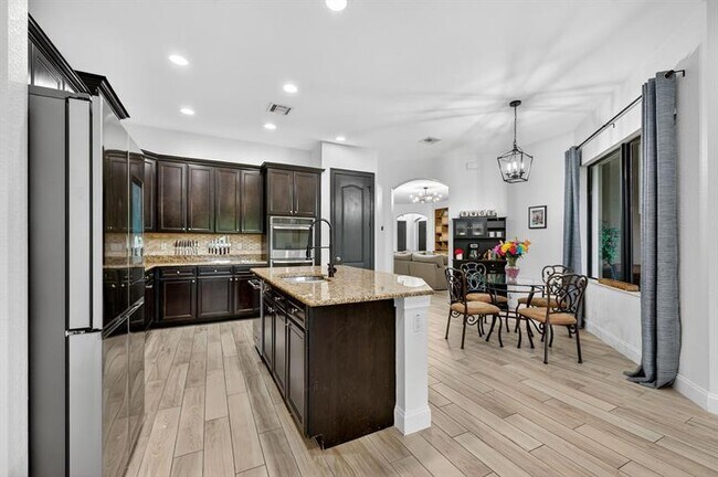 Building Photo - 8971 Edgewater Bend