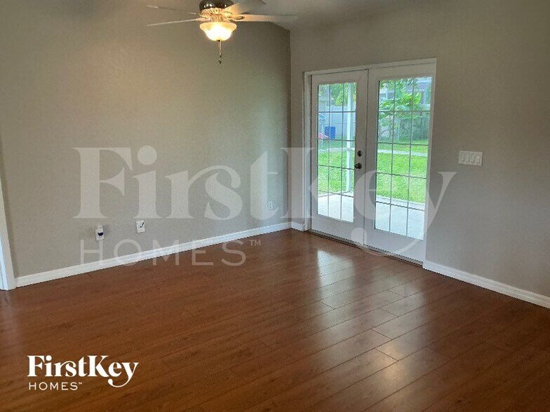 Building Photo - 4853 Crabapple Ave
