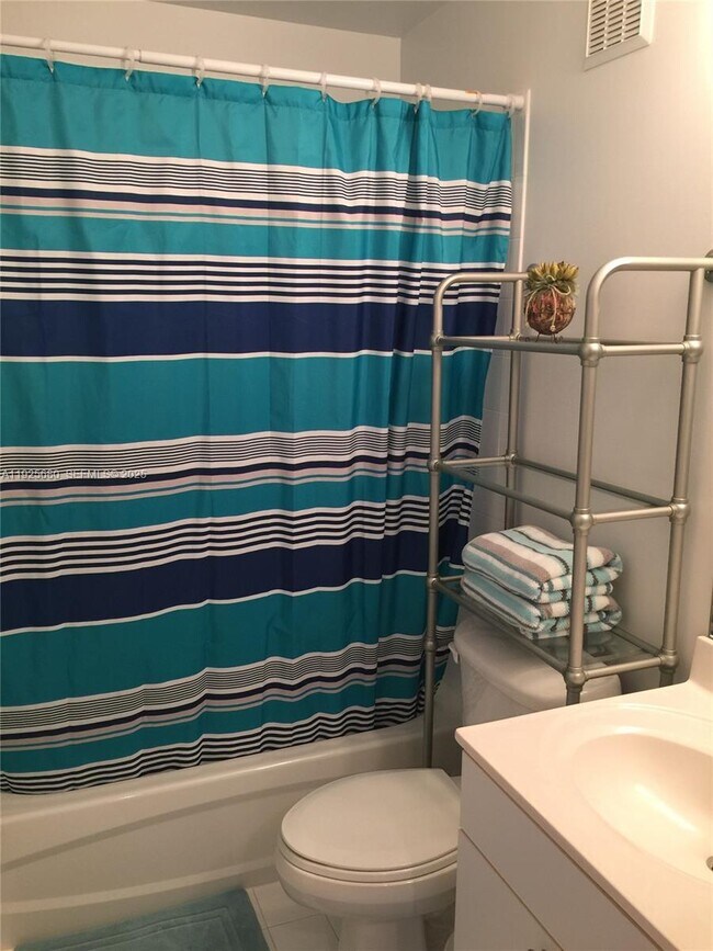 Building Photo - 8940 NE 8th Ave