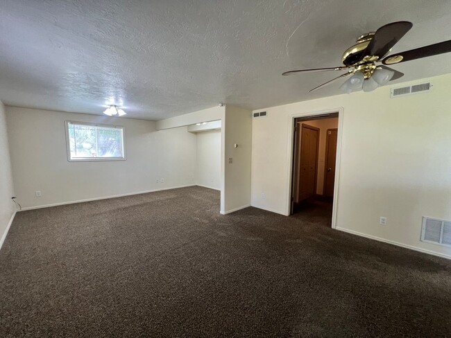 Building Photo - Great Property South of Town