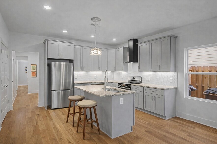 Building Photo - 2140 18th Ave N