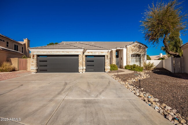 Primary Photo - 4430 E Graythorn St
