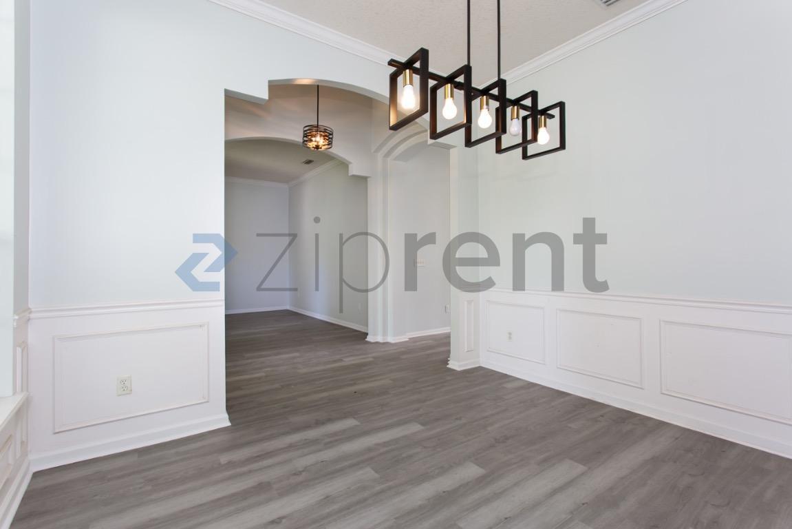 Building Photo - 168 Oak Common Ave