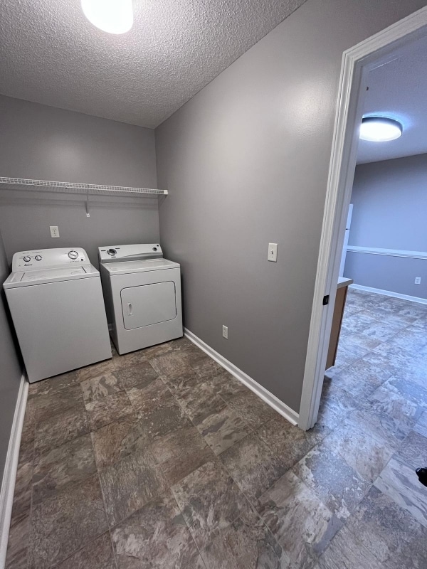 Building Photo - 530 City Park Dr