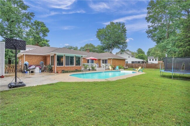 Building Photo - 1780 Valhalla Arch