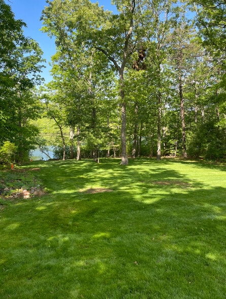 Building Photo - 472 Yaphank Middle Island Rd
