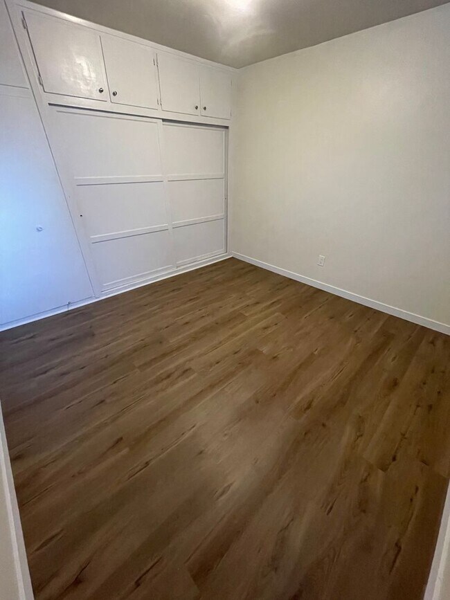 Building Photo - GLEN