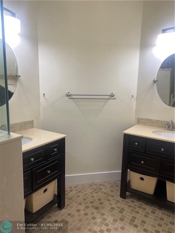 Building Photo - 10478 Lake Vista Cir