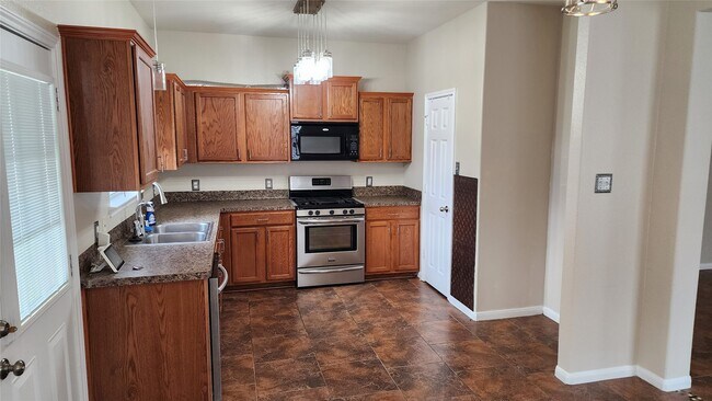 Building Photo - 3911 Falvel Cove Dr