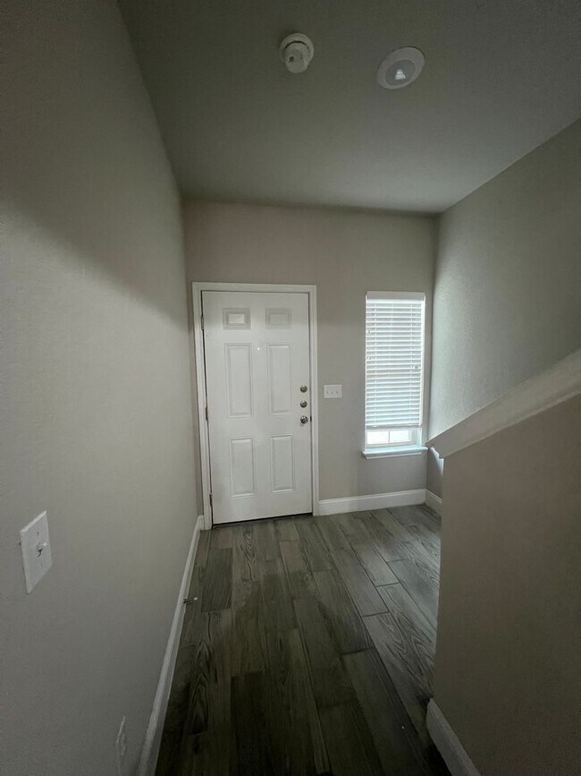 Building Photo - 7417 Savannah Brooks