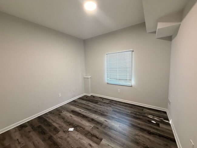 Building Photo - 3684 Park Ave