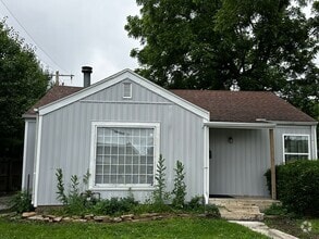 Building Photo - Cute 2 bedroom bungalow next to MSU