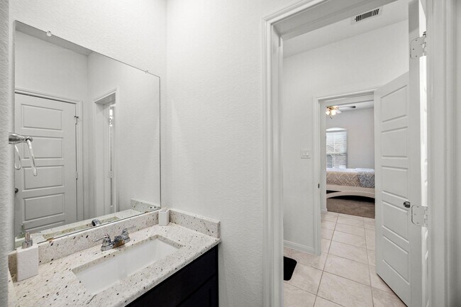 Building Photo - 21467 Somerset Shores Crossing