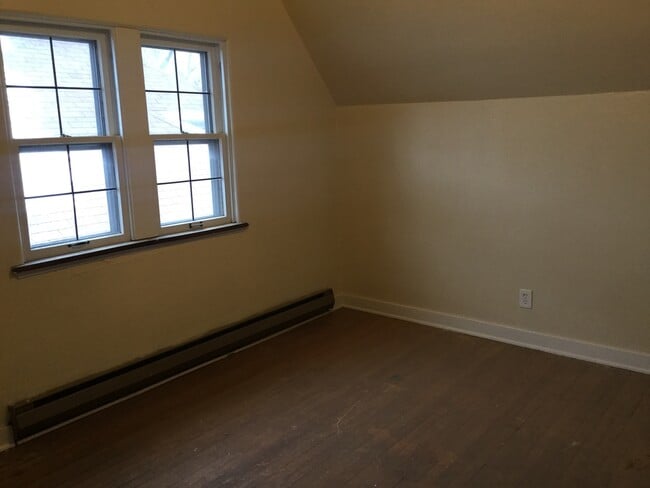 Building Photo - Comfortable 4 Bedroom Single Family Home