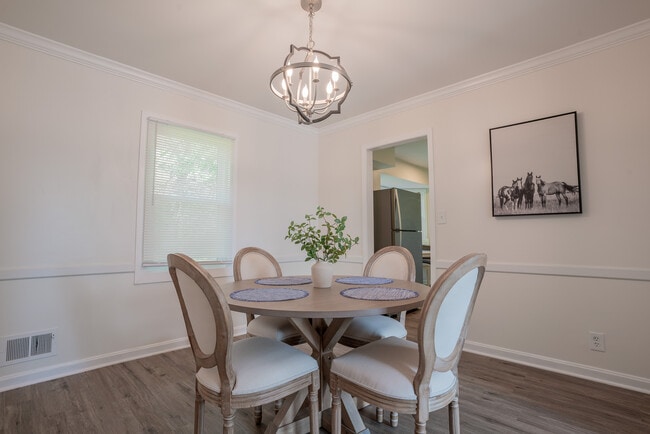 Building Photo - 411 Bromwell Dr
