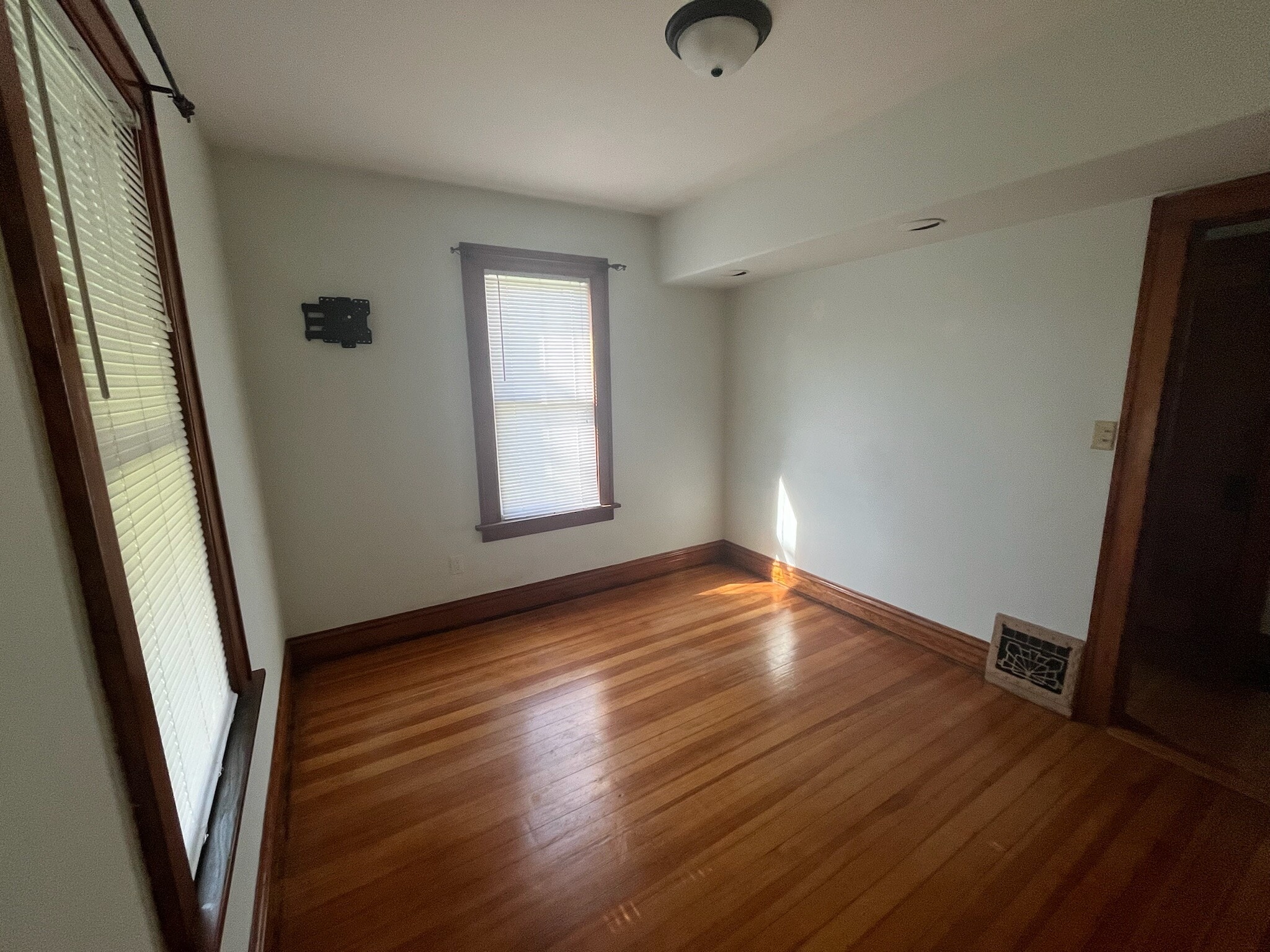Building Photo - 2733 Elm St