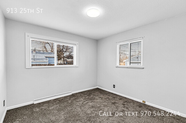 Building Photo - 913 25th St